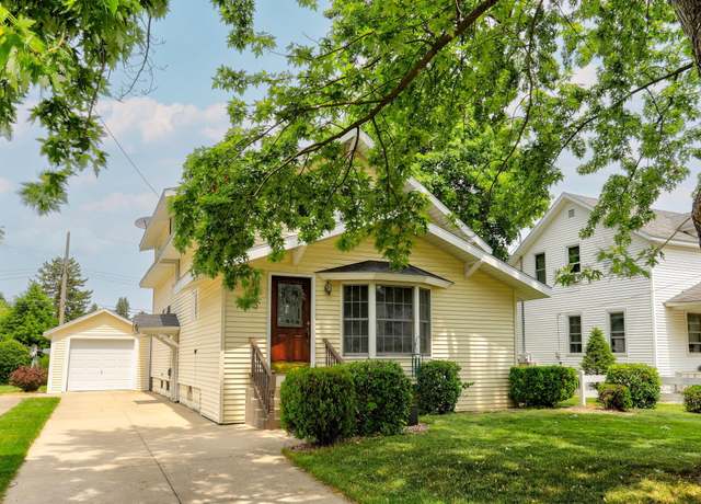 Property at 43 W Cherry Ave, Zeeland, MI 49464, 3 beds, 3 baths