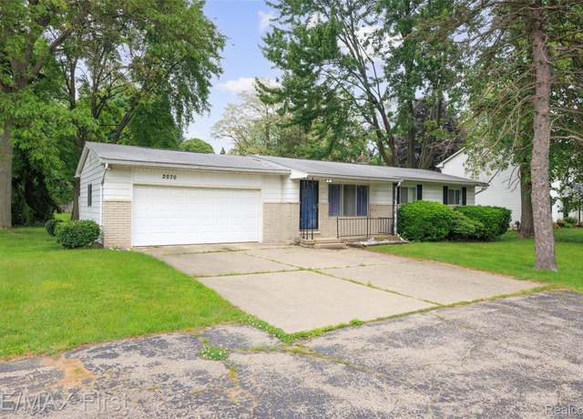 Property at 2070 Walton Blvd, Rochester Hills, MI 48309, 3 beds, 1 bath