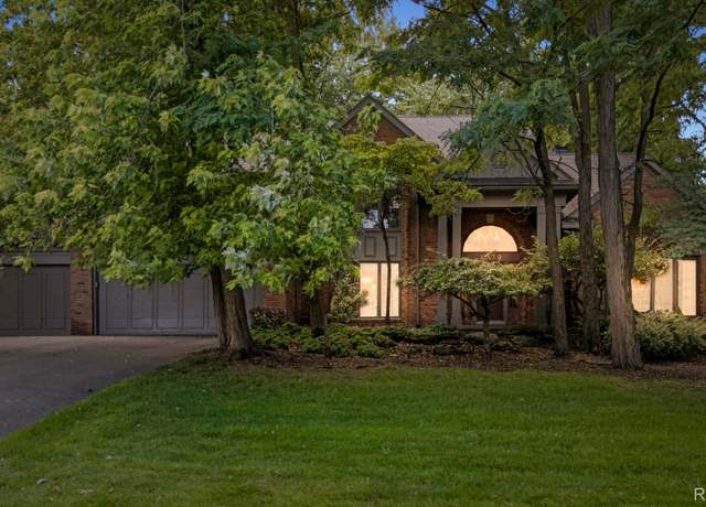 Property at 4730 Mirror Lake Dr, West Bloomfield, MI 48323, 3 beds, 3 baths