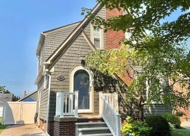 Property at 2336 22nd St, Wyandotte, MI 48192, 2 beds, 1.5 baths
