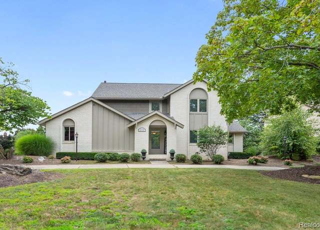 Property at 37735 River Bnd, Farmington Hills, MI 48335, 4 beds, 3.5 baths