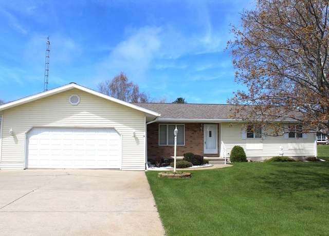 Property at 275 Madison St, Port Austin, MI 48467, 3 beds, 2.5 baths