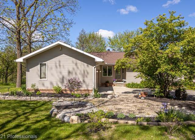 Property at 943 N Hacker Rd, Howell, MI 48843, 3 beds, 3 baths