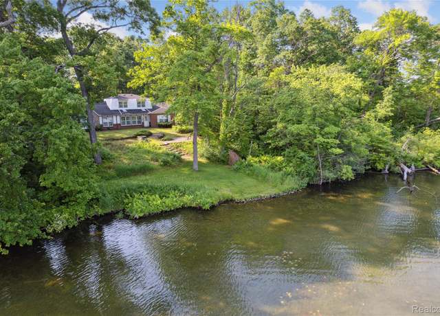 Property at 4300 W Bacon Rd, Hillsdale Township, MI 49242, 3 beds, 3 baths