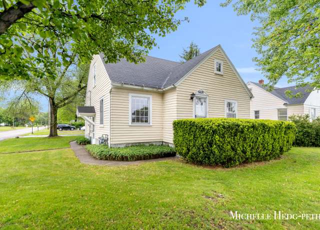Property at 6620 Division St, Grand Rapids, MI 49548, 3 beds, 1 bath
