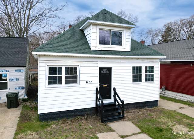 Property at 1467 Division St, Muskegon, MI 49441, 3 beds, 2 baths