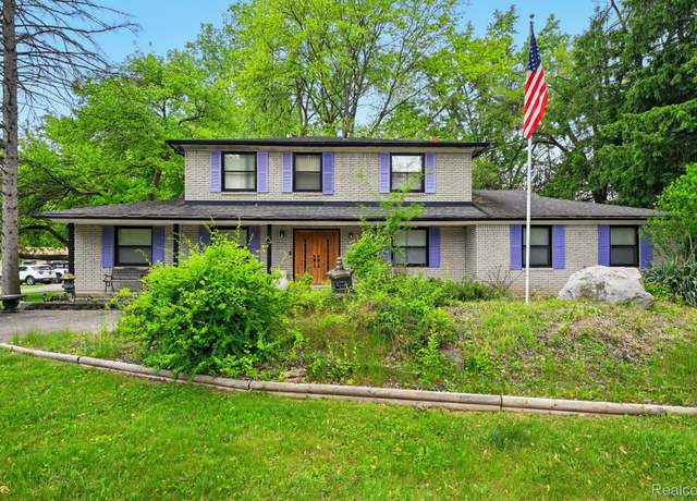 Property at 25226 Ingleside Dr, Southfield, MI 48033, 3 beds, 3 baths