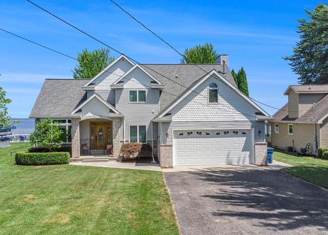 Property at 10626 W Shore Dr, Houghton Lake, MI 48629, 4 beds, 2.5 baths