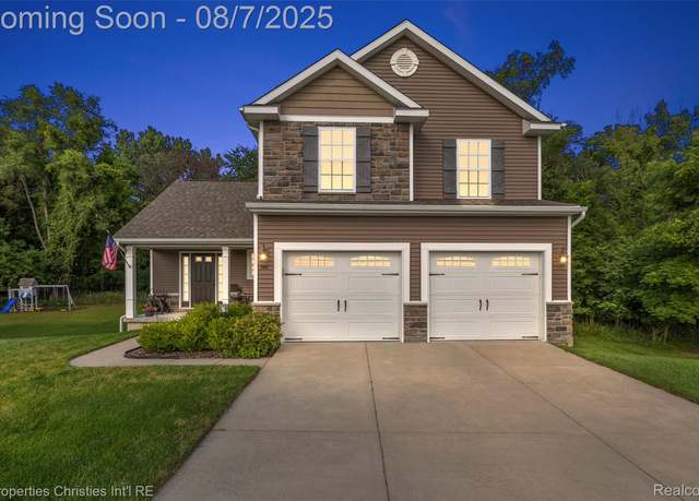 Property at 545 Edgewood Pass, Fenton, MI 48430, 3 beds, 2.5 baths