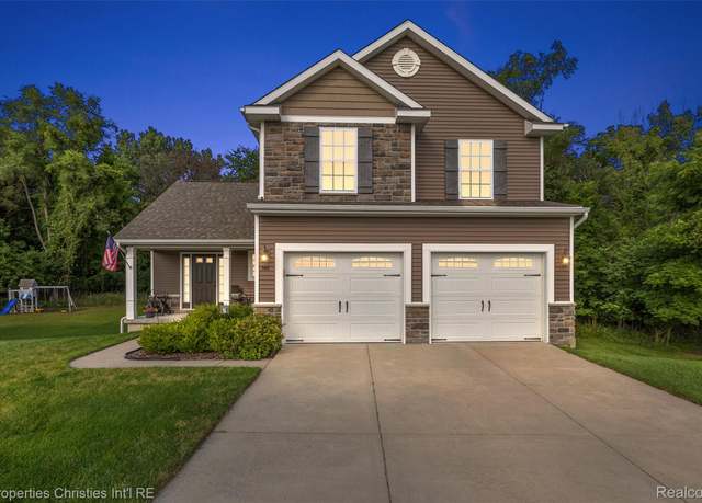 Property at 545 Edgewood Pass, Fenton, MI 48430, 3 beds, 2.5 baths