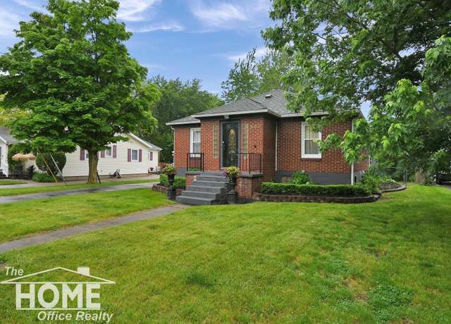Property at 901 Queen St, Owosso, MI 48867, 3 beds, 2 baths