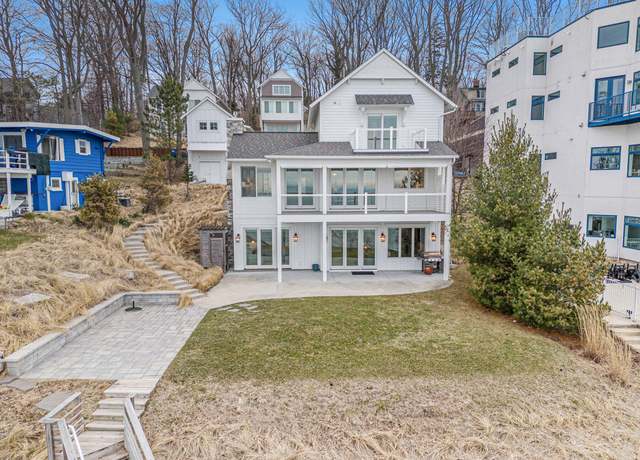 Property at 418 Crest Dr, Holland, MI 49424, 4 beds, 3.5 baths