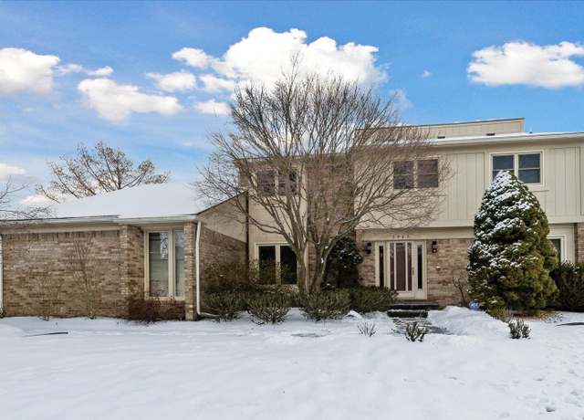Property at 5965 Crestwood Dr, West Bloomfield, MI 48322, 4 beds, 2.5 baths