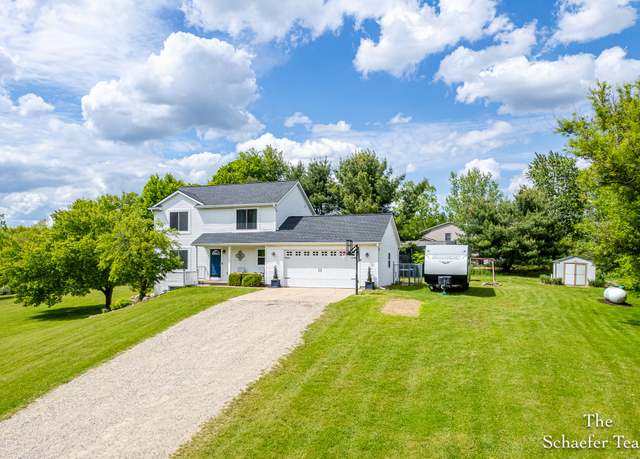 Property at 12299 Downes St NE, Lowell, MI 49331, 4 beds, 3.5 baths