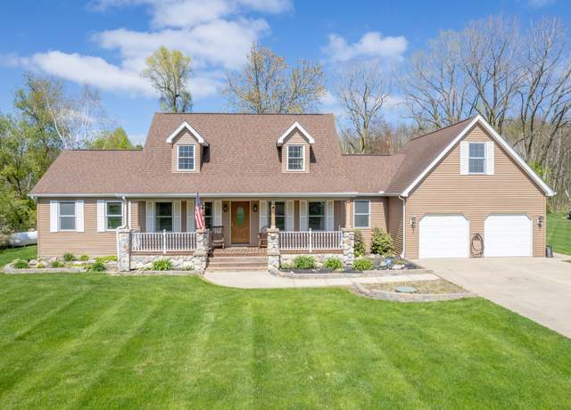 Property at 413 Cottonwood Dr, Lapeer, MI 48446, 3 beds, 3 baths