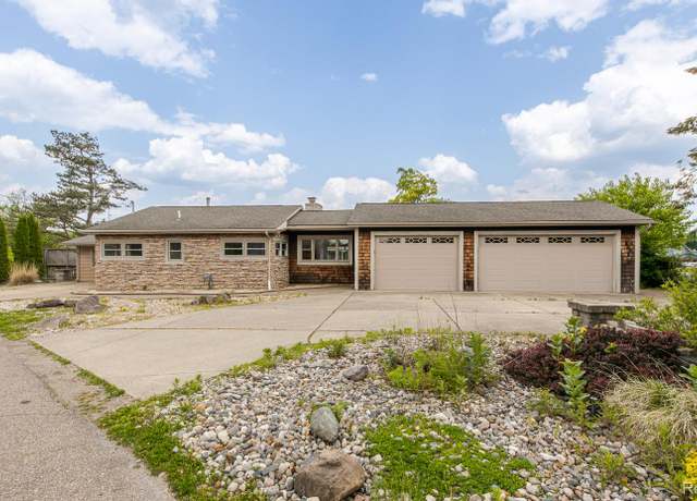 Property at 9634 Bonnie Briar St, White Lake, MI 48386, 3 beds, 2 baths