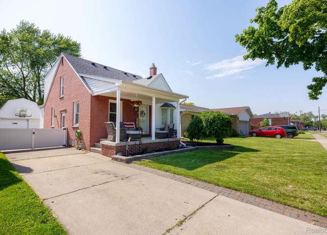 Property at 1040 17th St, Wyandotte, MI 48192, 4 beds, 2 baths