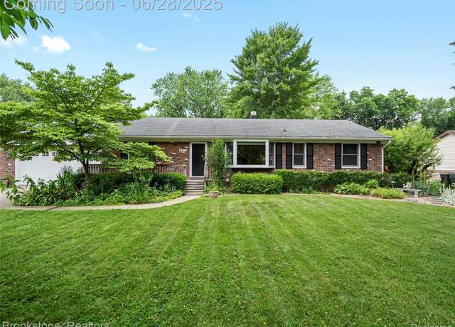 Property at 2830 Harrington Rd, Rochester Hills, MI 48307, 3 beds, 2 baths