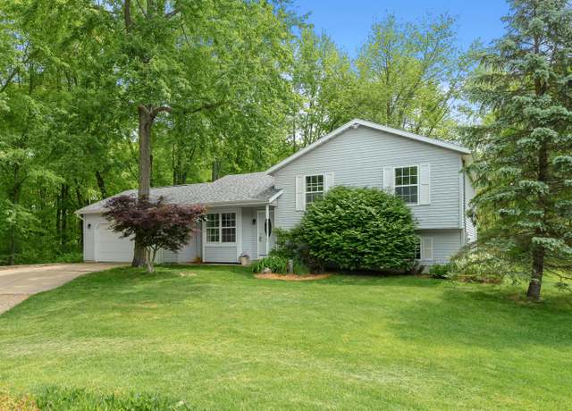 Property at 39033 30th St, Paw Paw, MI 49079, 3 beds, 1.5 baths