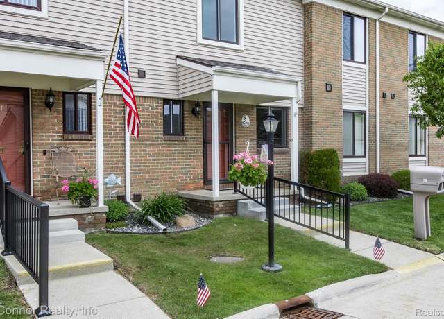 Property at 1660 River Rd #52, Marysville, MI 48040, 2 beds, 2.5 baths