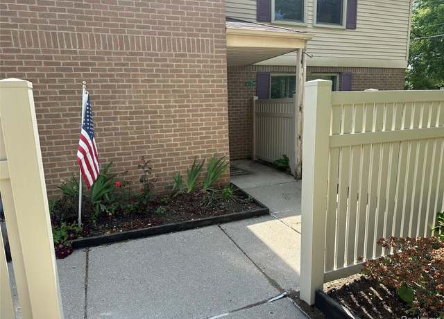 Property at 61290 Greenwood Dr #94, South Lyon, MI 48178, 2 beds, 2 baths