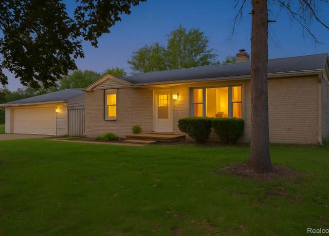 Property at 30542 Bretton St, Livonia, MI 48152, 3 beds, 2 baths