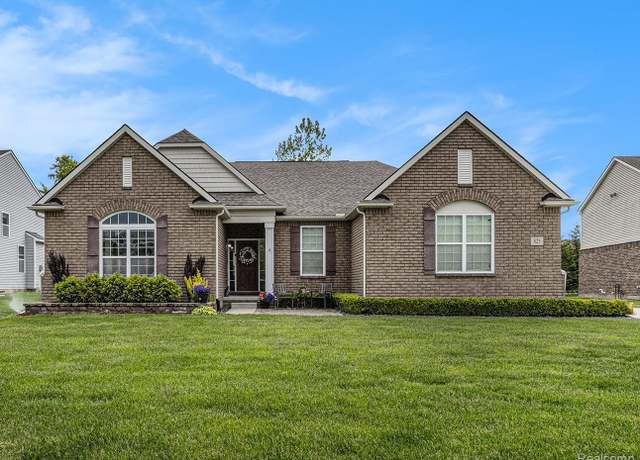 Property at 825 Mcintosh Ct, Oakland Charter Township, MI 48363, 4 beds, 3.5 baths