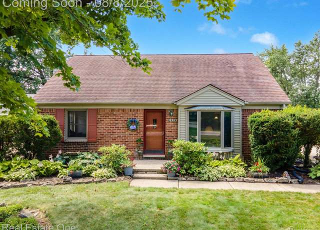 Property at 1938 Beverly St, Sylvan Lake, MI 48320, 4 beds, 2 baths