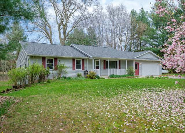 Property at 5270 W C Ave, Kalamazoo, MI 49009, 4 beds, 2.5 baths