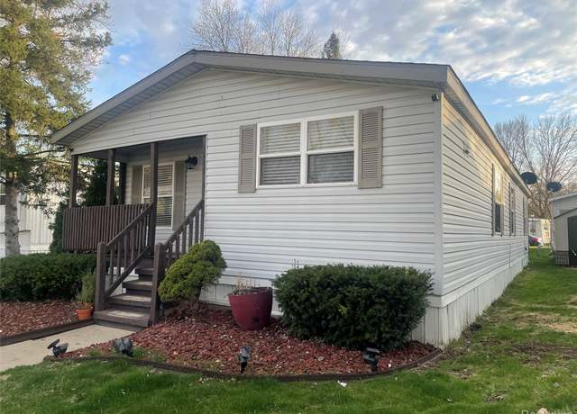 Property at 43251 Bonaparte Ave, Sterling Heights, MI 48314, 3 beds, 2 baths