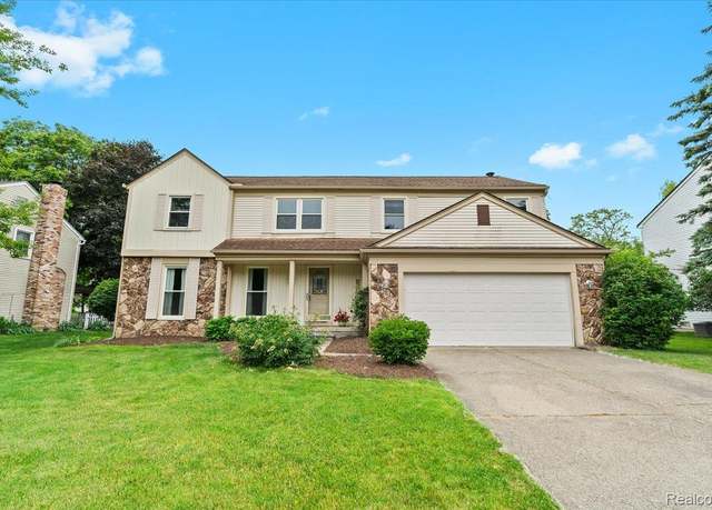 Property at 2366 Harness Dr, West Bloomfield, MI 48324, 4 beds, 2.5 baths