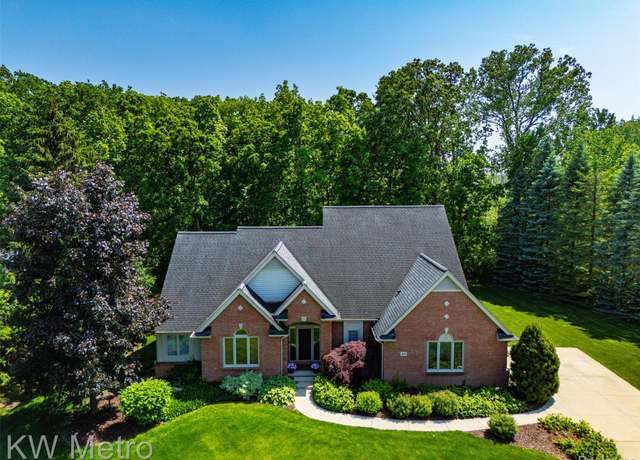 Property at 510 Roxbury Dr, Lake Orion, MI 48359, 4 beds, 3 baths
