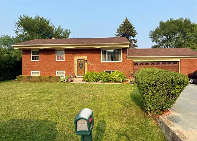 Property at 1442 Sunset Dr, Walled Lake, MI 48390, 4 beds, 2 baths