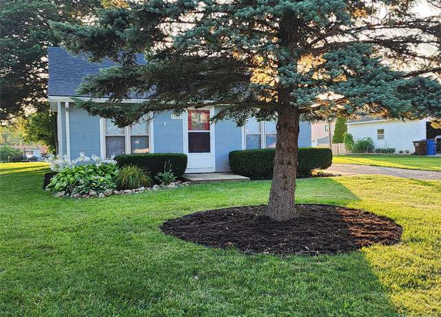 Property at 29272 Adams Dr, Gibraltar, MI 48173, 2 beds, 1 bath