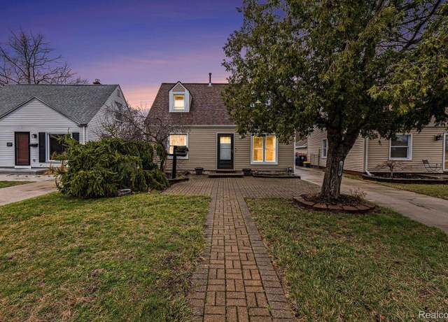 Property at 2217 E 10 Mile Rd, Royal Oak, MI 48067, 3 beds, 1 bath