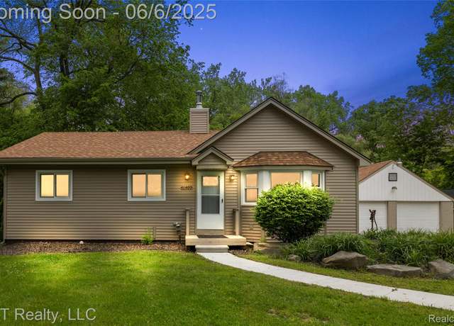 Property at 41400 Utica Rd, Sterling Heights, MI 48313, 3 beds, 1 bath
