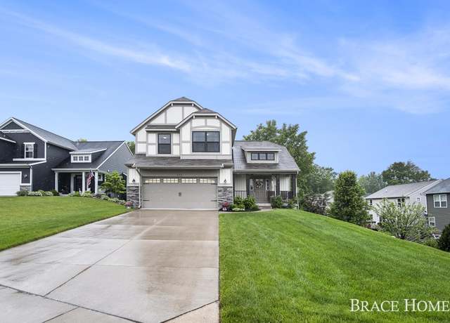 Property at 573 Highlander Dr NE, Rockford, MI 49341, 3 beds, 2.5 baths