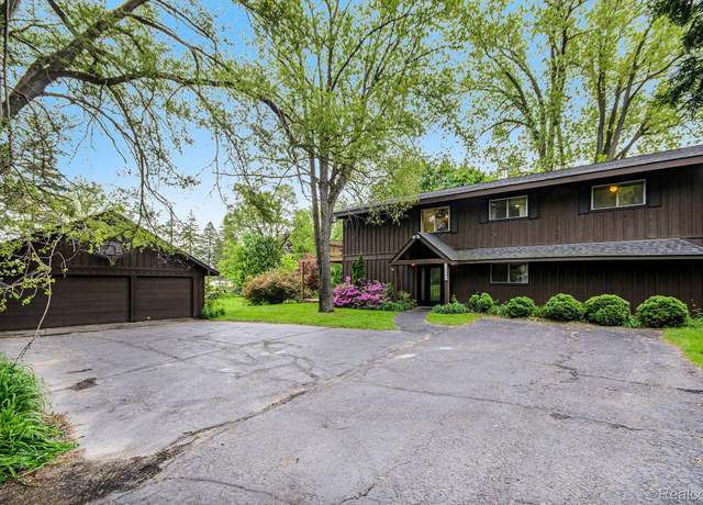 Property at 2030 Dunwoodie St, Ortonville, MI 48462, 5 beds, 3 baths