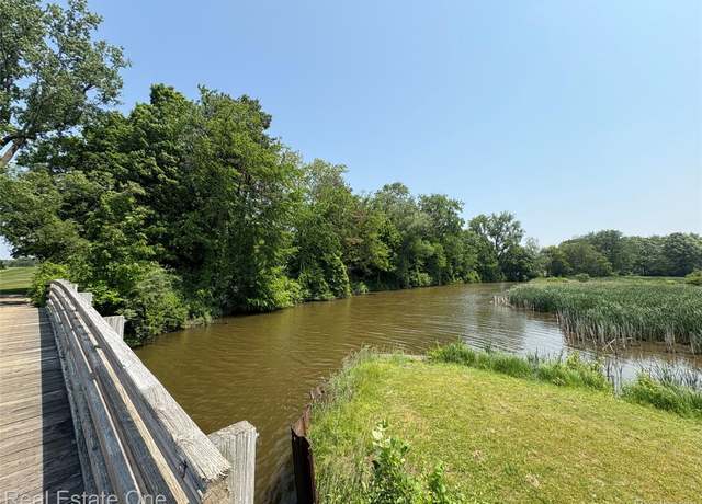 Property at 3353 Blue Lake Dr, Flint, MI 48506, 3 beds, 2 baths