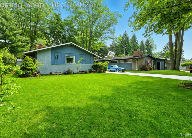 Property at 2840 Monticello Dr, Port Huron, MI 48060, 3 beds, 3 baths