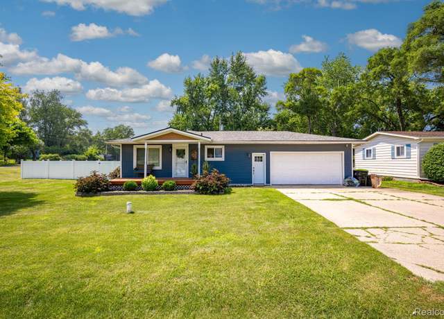 Property at 5021 Lakeborn Dr, White Lake, MI 48383, 3 beds, 2 baths