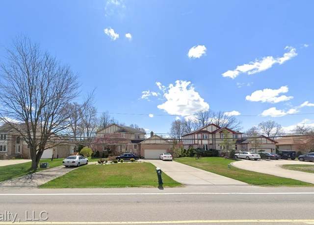 Property at 1142 E South Blvd, Troy, MI 48085, 4 beds, 3.5 baths