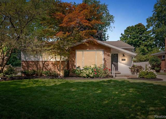 Property at 23007 Frederick Ave, Farmington, MI 48336, 3 beds, 2 baths