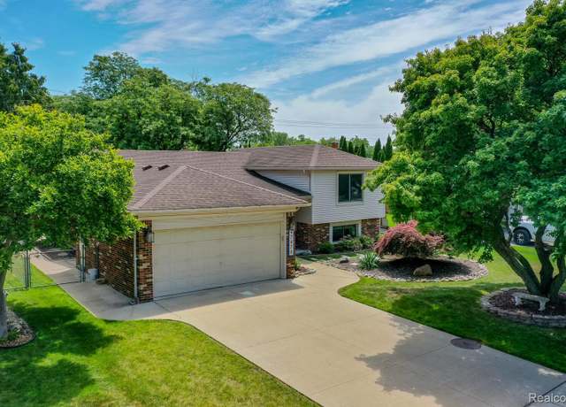 Property at 47470 Barbara Rd, Macomb, MI 48044, 4 beds, 2 baths