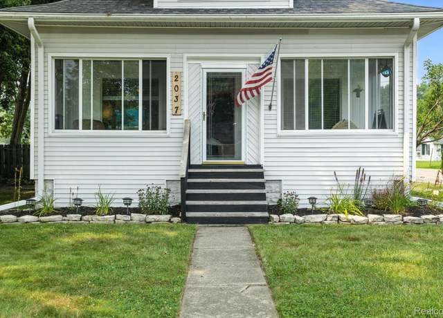 Property at 2037 Saint Clair River Dr, Algonac, MI 48001, 3 beds, 1.5 baths
