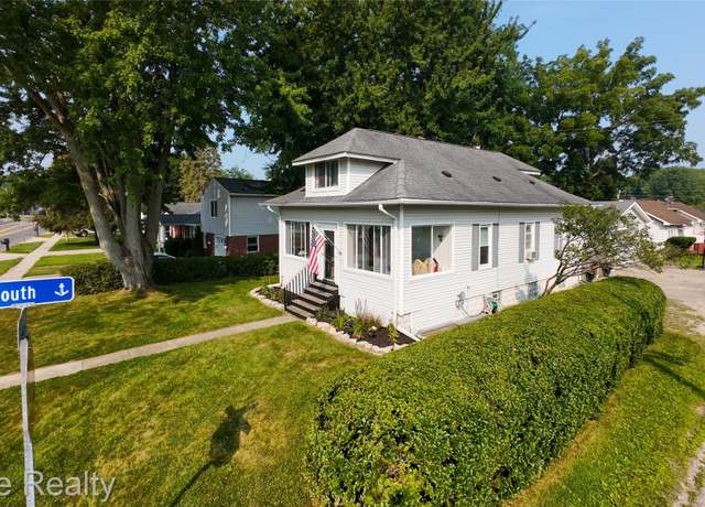 Property at 2037 Saint Clair River Dr, Algonac, MI 48001, 3 beds, 1.5 baths