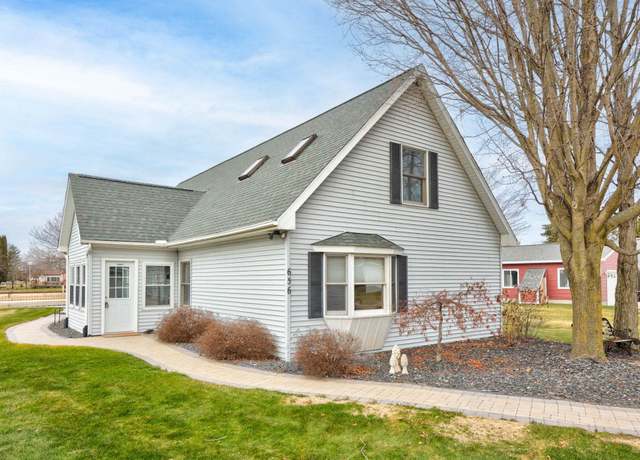 Property at 656 Burt Ct, Au Gres, MI 48703, 2 beds, 2 baths