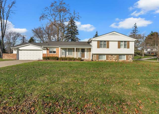 Property at 4002 Normanwood Dr, West Bloomfield Twp, MI 48323, 4 beds, 2.5 baths