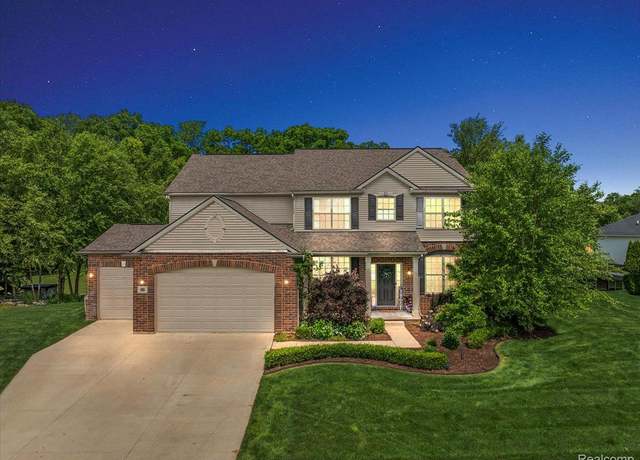 Property at 966 Wynstone Cir N, Oakland, MI 48363, 4 beds, 3.5 baths