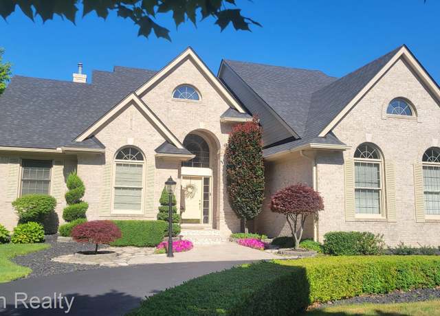 Property at 7104 Kennowy Ct, West Bloomfield, MI 48322, 3 beds, 3.5 baths